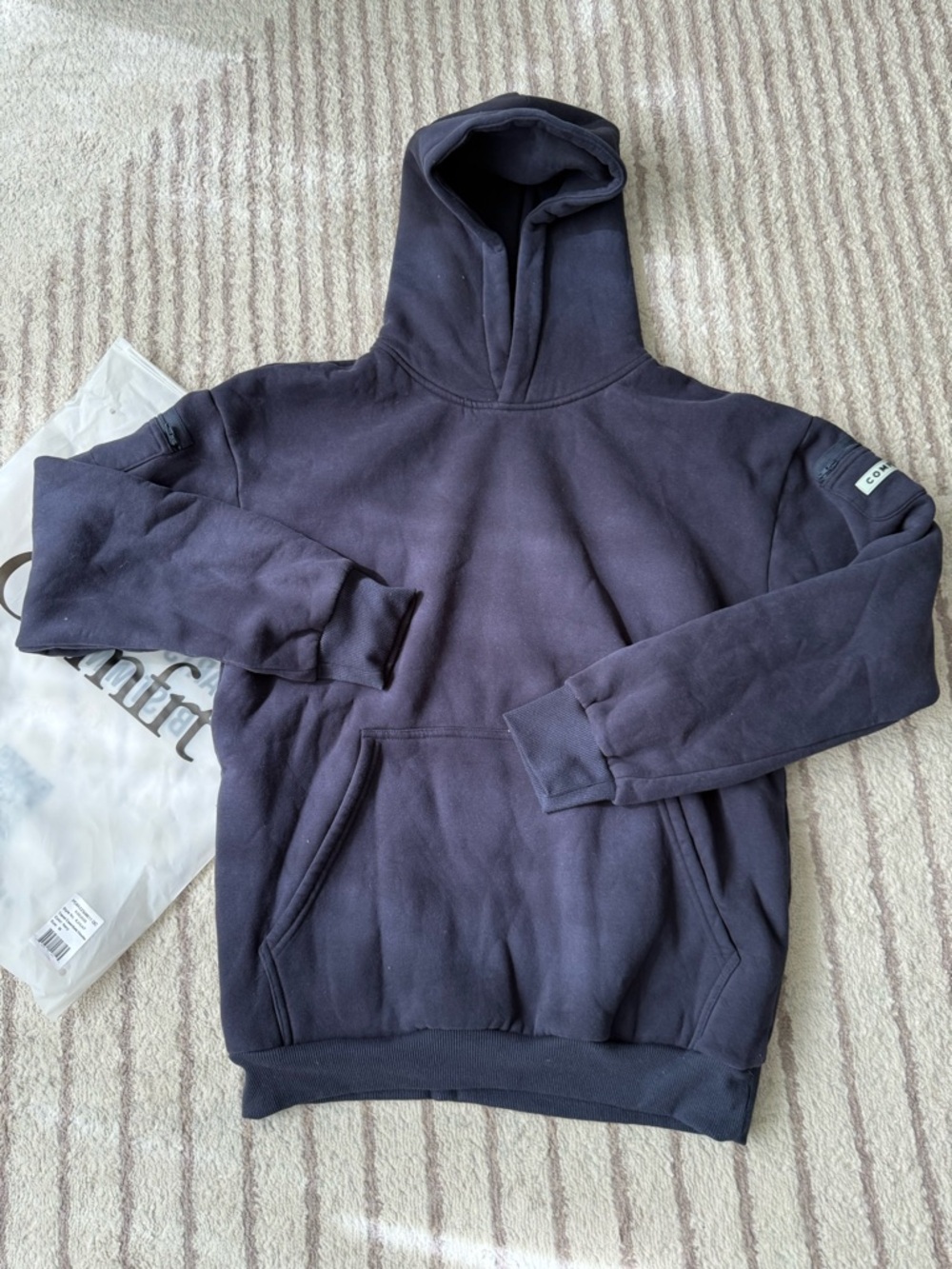Comfrt navy travel essentials hoodie medium